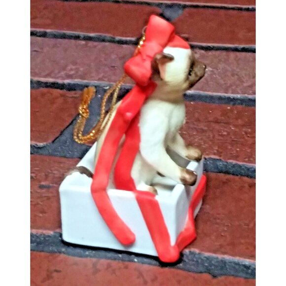 Bow Brummel by Irene Spencer Siamese Cat Ornament Christmas - Made by Roman 1989 - Picture 4 of 7